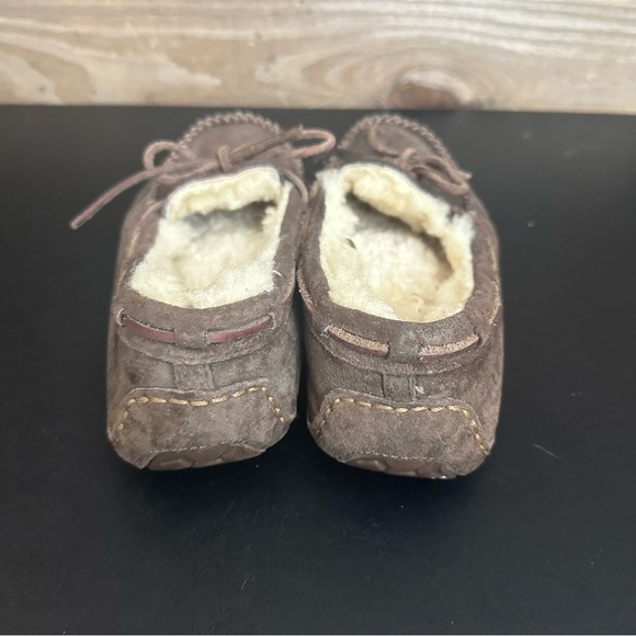 UGG Women's Dakota Brown Suede Cozy Slippers Sherpa Lined Slip On Size 7 - Picture 3 of 9
